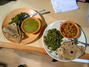 전형적인 두 개의 다바왈라 점심 식사