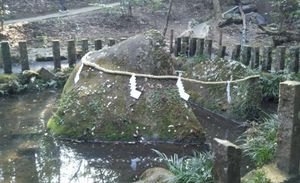 동무지마 신사의 신석