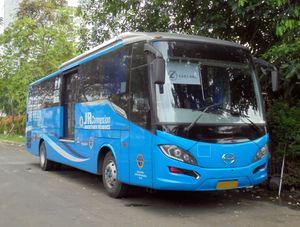 JR Connexion (PPD에서 이관)을 운행하는 Laksana 코치메이커의 'Discovery' 차체를 장착한 Hino RK8 JSKA-NHU R260 차량