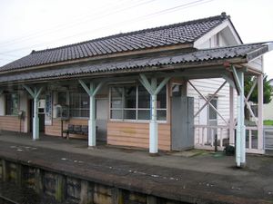 역 구내에서 본 역 건물