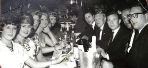 오른쪽부터: 브루스 레이놀즈, 존 데일리, 테렌스 호건, 마이클 볼, 그리고 찰리 윌슨. 레이놀즈, 데일리, 윌슨은 대열차 강도 사건에 참여했다.