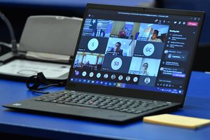 코로나19 봉쇄로 인해 원격 근무가 필요해졌고, 이후 근로자들은 더 영구적인 원격 근무 정책을 옹호했다.