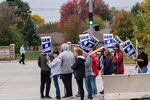 대퇴직은 2021년 10월 존 디어 노동자들의 파업과 같은 파업 행동 물결과 비교되었다.