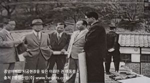 종암아파트 시공현장을 찾은 이승만 전 대통령