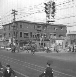 1967년경 서울 삼일로의 현수식 신호등.