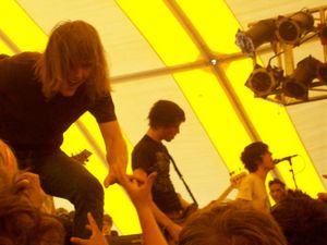 기독교 음악 축제인 코너스톤 페스티벌에서 공연하고 있는 더 데블 웨어스 프라다