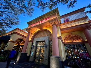 2022년 2월 플로리다주 선라이즈의 소그래스 밀스에 있는 그랜드 럭스 카페