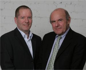 더 피플 대학교 총장 Shai Reshef와 Provost 데이비드 코헨