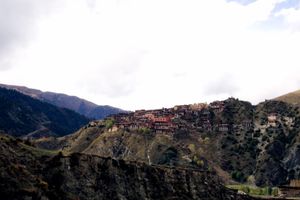 죙사르 사원의 원경