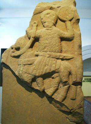 더비 박물관에 있는 렙턴 석상의 기마 인물은 머시아의 애설발드 왕으로 확인되었다.