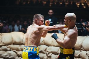 베린치크(왼쪽)의 맨손 격투 시합 모습