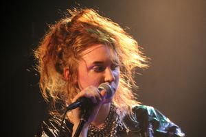 2017년 공연에서 데프 총키의 아디 브로니키