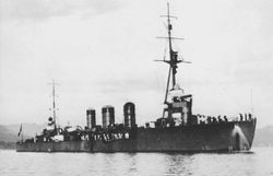 1930년대에 촬영된 "덴류". 마스트가 삼각 마스트로 변경되었다.