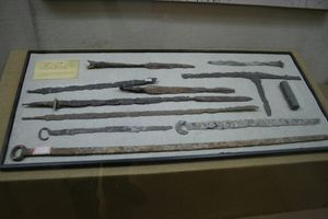 한나라의 다양한 크기의 강철 고리 머리 도(하단).