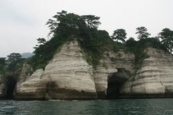 텐쇼도의 남쪽 입구(중앙 오른쪽)와 서쪽 입구(왼쪽 끝).