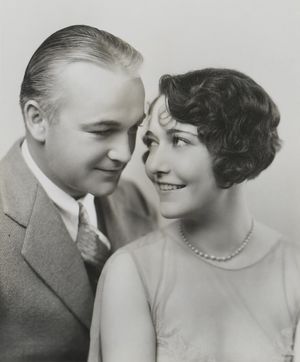 윌리엄 보이드와 도러시 서배스천 (《히스 퍼스트 커맨드》, 1929년)