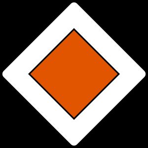 우선 도로 표지판 (주황색 사각형)