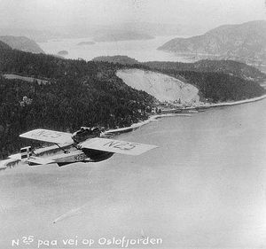 도르니에 발(Dornier Wal)은 로알 아문센이 북극 도달을 시도했을 때 사용되었다.