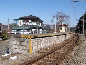 2006년 2월, 동쪽을 바라본 승강장과 선로의 모습