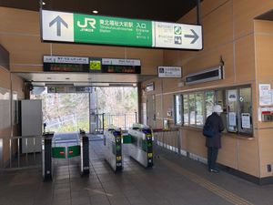 역 건물 개찰구 및 매표소 (2019년)