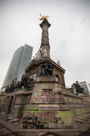 2019년 8월 시위 이후의 기념비