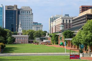 독립기념관 앞의 독립 기념관