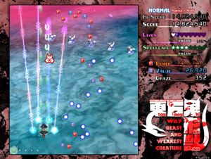 마리사가 적 요정들을 공격하는 모습. 동물령 아이템을 포함한 여러 파워 업이 화면에 표시되어 있다.