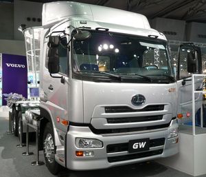 동풍닛산디젤기차(당시)제 퀘스터.좌측 핸들로 되어 있다.