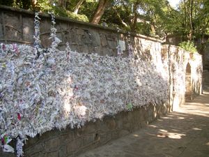 메르예마나, 소원 벽