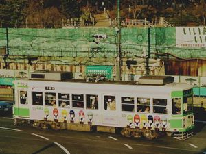 2002년 1월 도덴 노면 전차에 그려진 두근두근 메모리얼 3 브랜딩