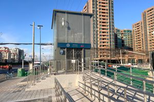 둥바역 C 출입구 엘리베이터