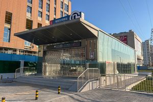 둥바난역 출구 B