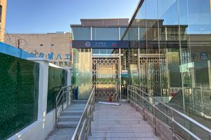 둥바난역 출구 B 엘리베이터