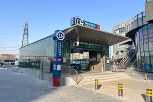 둥바난역 출구 C2