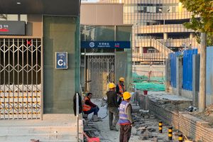 둥바난역 출구 C3 엘리베이터