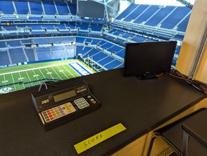 루카스 오일 스타디움 비디오 부스의 득점판 제어 패널