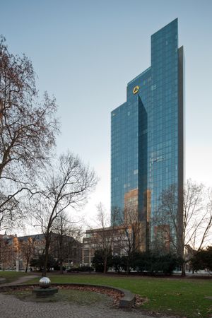 2003년에 완공된 프랑크푸르트의 갈릴레오 빌딩은 2009년 합병 전까지 드레스드너 은행 본사의 일부였다