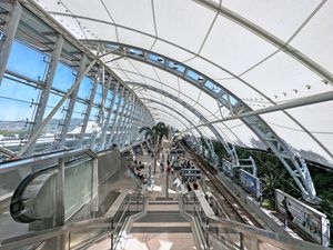 섬식 승강장 구조의 서니베이 역