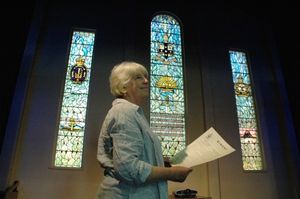 네이피어 월러가 디자인한 TAS 전쟁 기념 어셈블리 홀의 기념 창문.