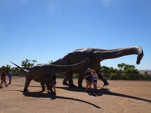호주 공룡 시대의 성체와 유체 모형