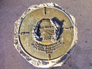 정상 방문자 센터 내부의 디아블로산 기념 표지판