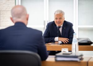 렝데르스는 2021년 6월 22일 리스본에서 알레한드로 마요르카스 미국 국토안보부 장관과 양자 회담을 가졌다.