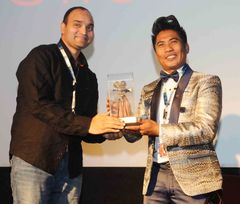 제47회 인도 국제 영화제에 참석한 피터 하인 (오른쪽)