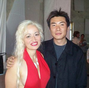 라엘교에서 중요한 역할을 맡았던 브리지트 부아셀리에(왼쪽).