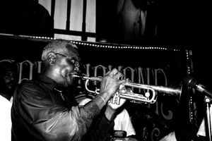 "초콜렛" 아르멘테로스 트럼펫 연주.