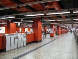 라이지곡 역 대합실