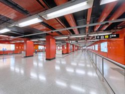 라이지곡 역 대합실