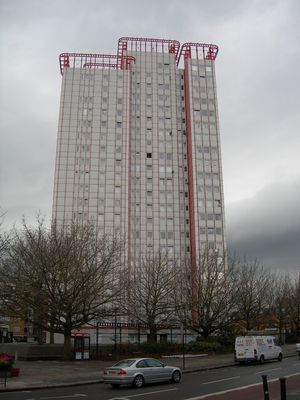 파슨스 하우스는 건축물에 라이트닝 홀을 사용한 사례이다.