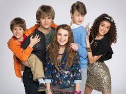 (왼쪽에서 오른쪽으로) 제이크 굿먼, 네이선 맥클레오드, 토리 웹스터, 마이클 머피, 매디슨 페티스