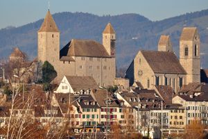 라퍼스빌 성과 인근 교구 교회